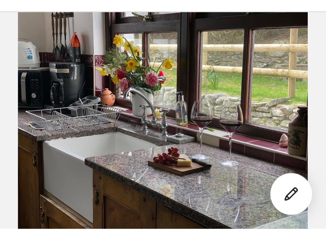 Beautiful Secluded Farmhouse With Hot Tub Villa Barmouth Bagian luar foto