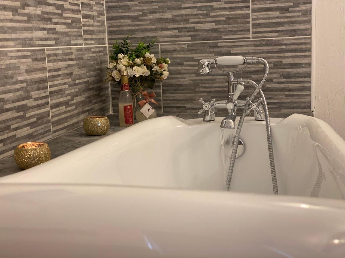 Beautiful Secluded Farmhouse With Hot Tub Villa Barmouth Bagian luar foto