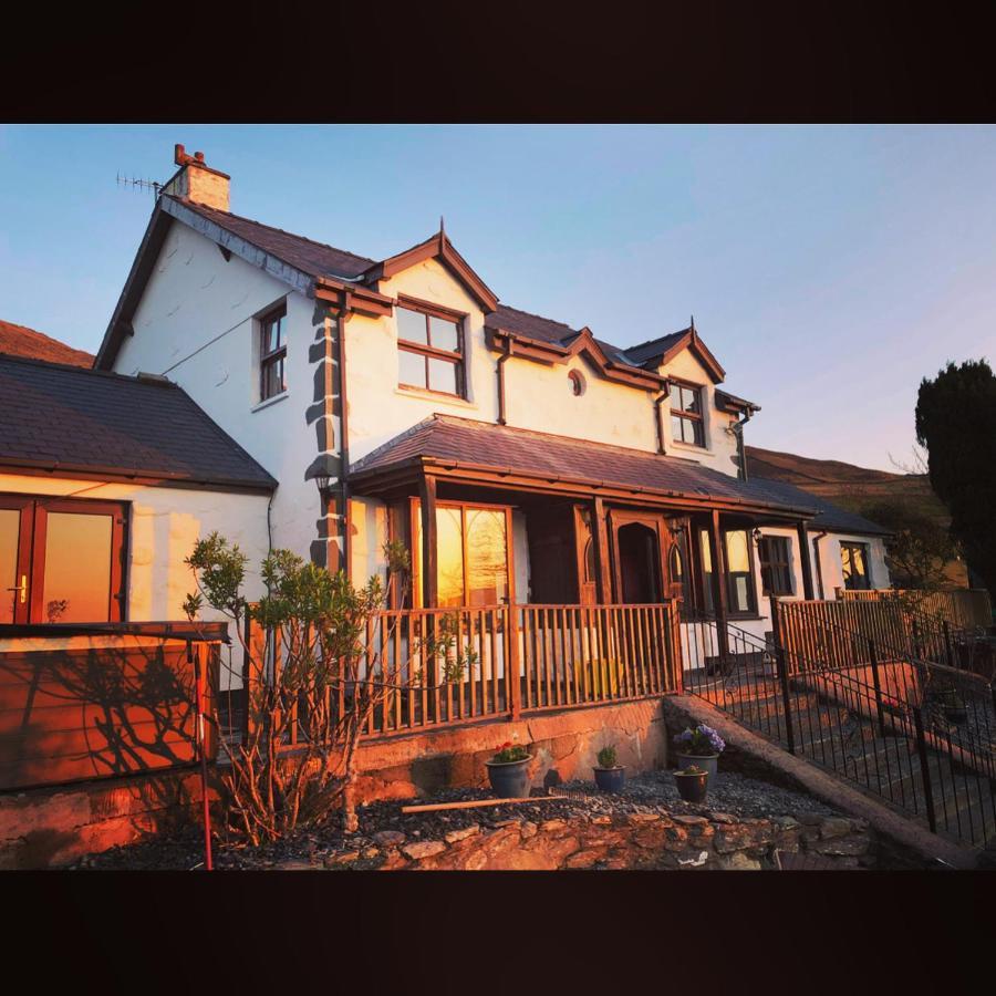 Beautiful Secluded Farmhouse With Hot Tub Villa Barmouth Bagian luar foto