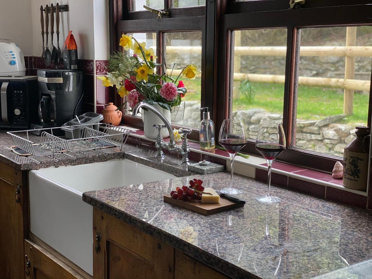 Beautiful Secluded Farmhouse With Hot Tub Villa Barmouth Bagian luar foto